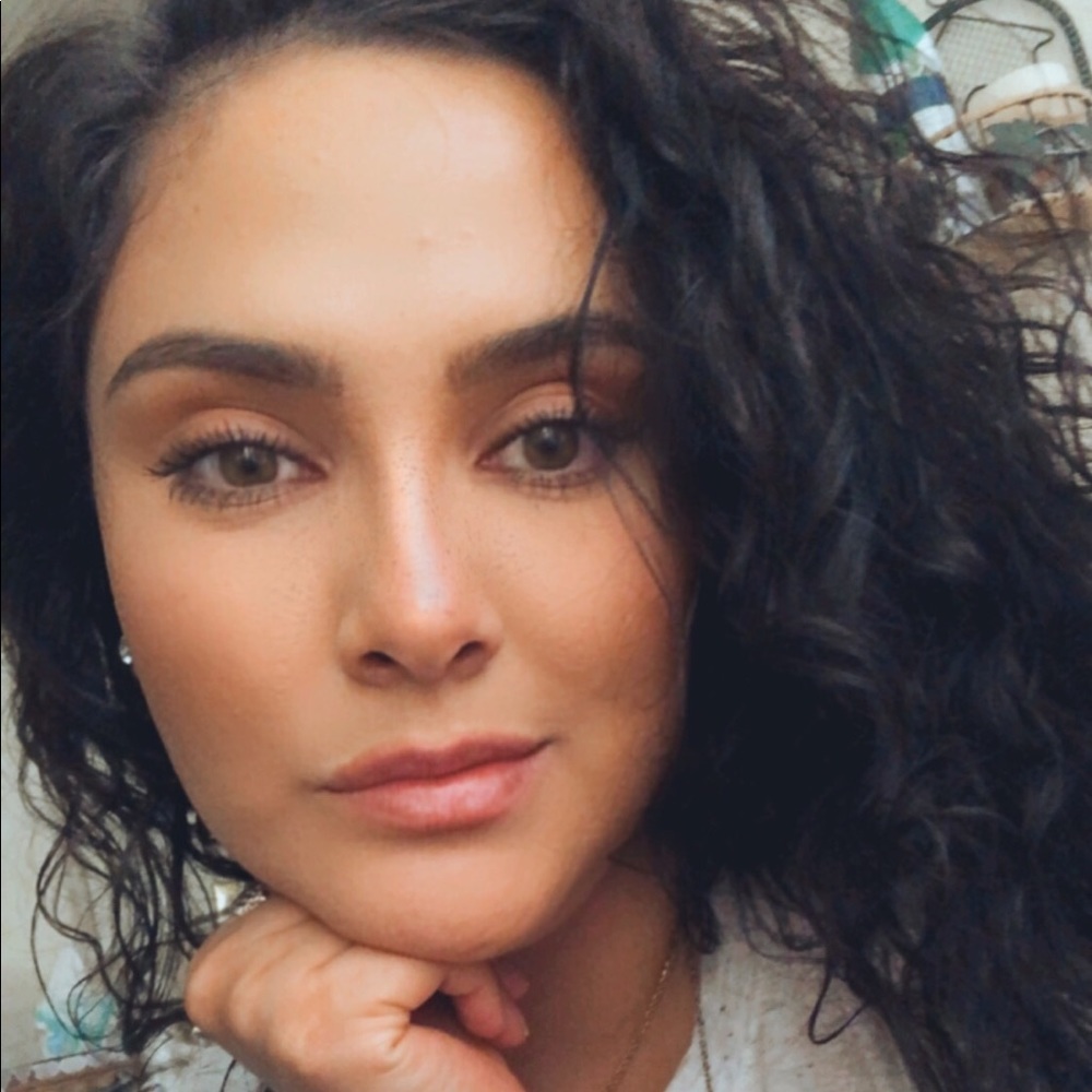 Hi, I’m Anel and I love a good offer!